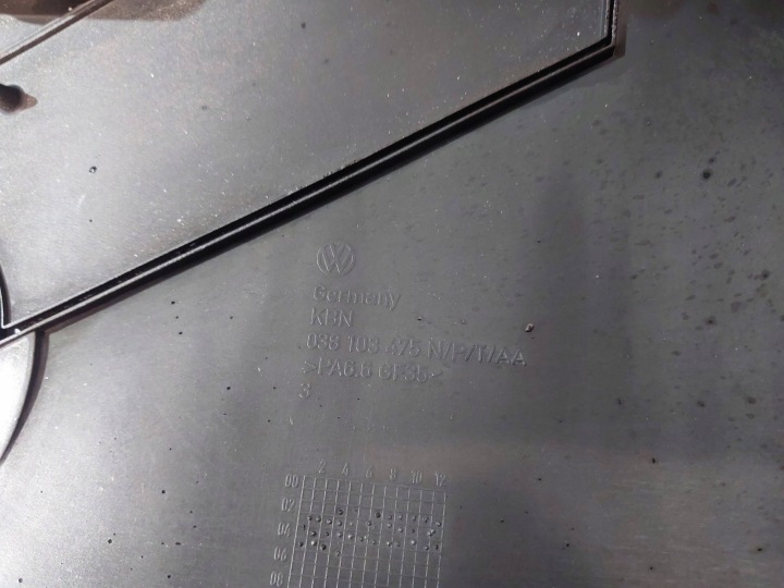 COUVERCLE DE SOUPAPES VOLKSWAGEN PASSAT B5 1.9 TDI LIFT 038103469AJ 038103475