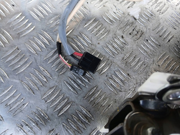 TOYOTA YARIS III SUPPORT ÉLECTRIQUE 452500D184 2019R