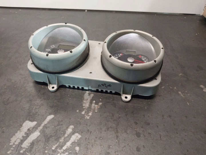 COMPTEUR COMPTEUR DE VITESSE VOLKSWAGEN POLO 6N2 1.9D 6N0920804P 0263627009