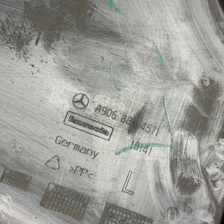 ANGLE PARE-CHOCS ARRIÈRE ARRIÈRE GAUCHE MERCEDES SPRINTER W906 OE A9068804571