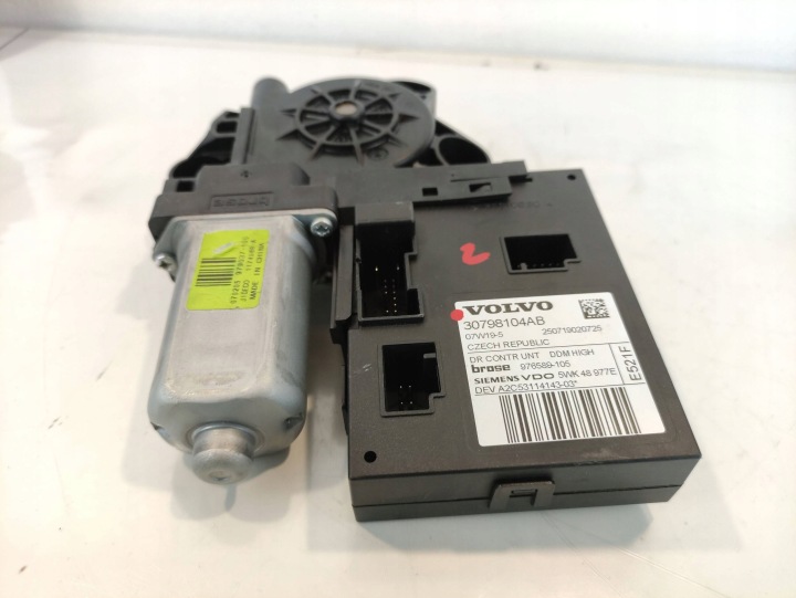 VOLVO S40 V50 PETIT MOTEUR VITRES GAUCHE AVANT 30798104AB