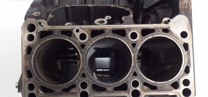 BLOC MOTEUR BAU 2.5 TDI AUDI A6 C5 059103021L