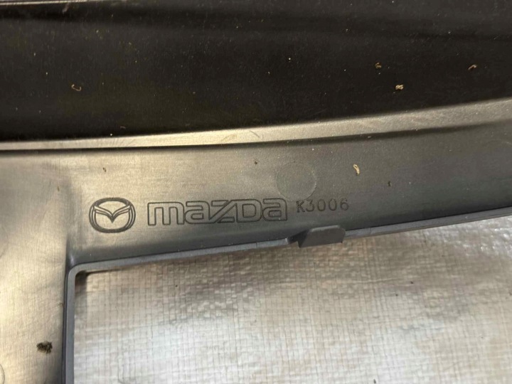 GRILLE MOULURE FIXATION NUMÉROS PARE-CHOCS AVANT MAZDA 3 SPORT II BCM5-501T2