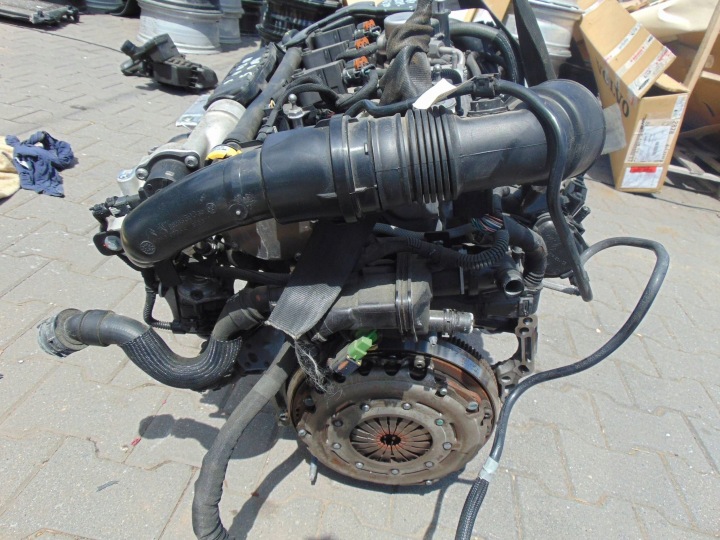 COMPLET MOTEUR PEUGEOT 1.2THP HN05 10TMA6 42 MILLE KM
