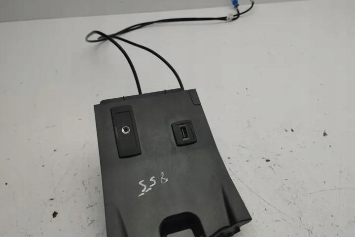 USB MERCEDES-BENZ B (W246, W242) A2468230411 1.8L DIESEL 80KW 2013