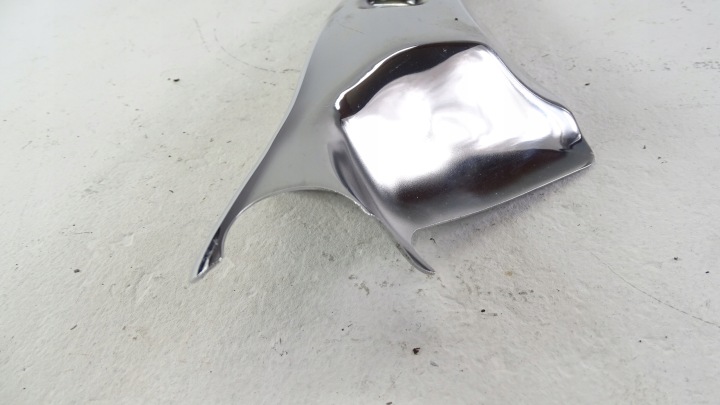 N249 TRIUMPH ROCKET 3 III 04+ CHÂSSIS PROTECTION ARRIÈRE MOULURE FIXATION GARDE-BOUE