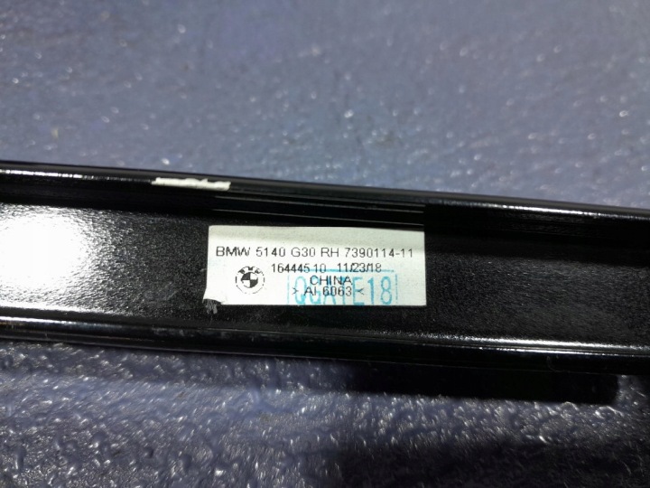 BMW 5 G30 F90 PROTECTION CHÂSSIS VITRES PORTES DROITE AVANT 7390114