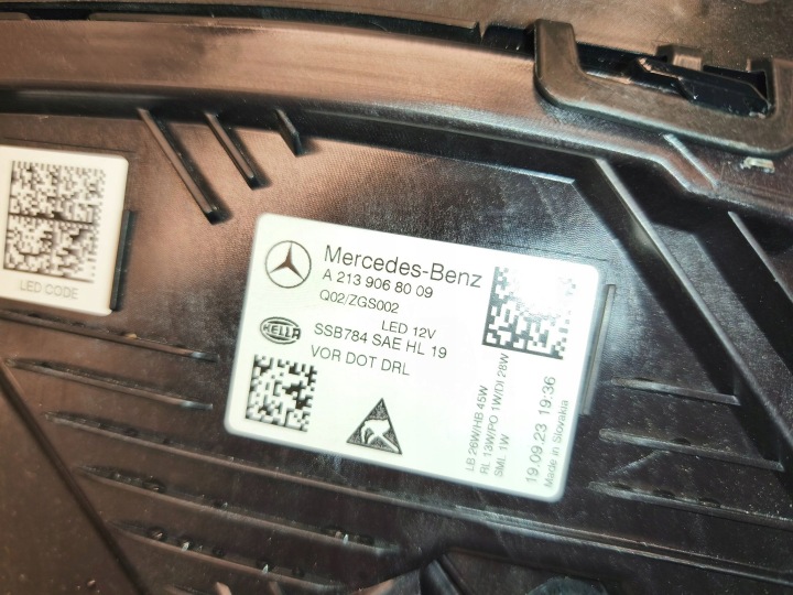 MERCEDES-BENZ E W213 2022 ENSEMBLE PHARES AVANT ENSEMBLE