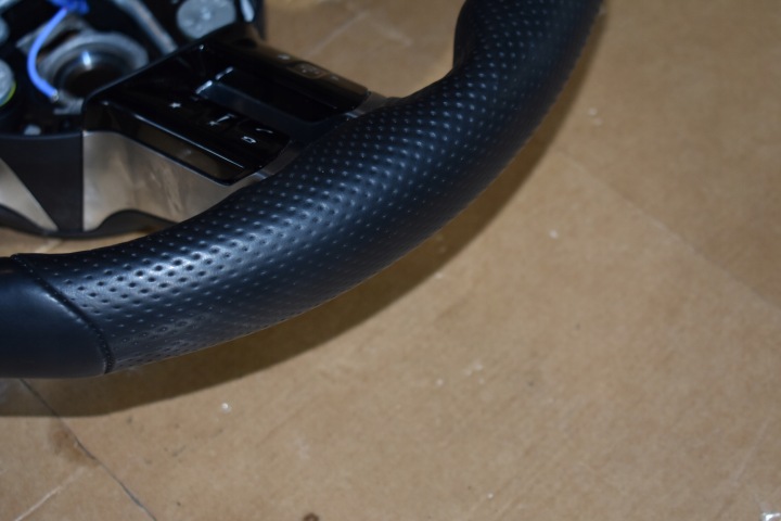 PARFAITE VOLANT AVEC CHAUFFAGE MERCEDES W223 AMG 1