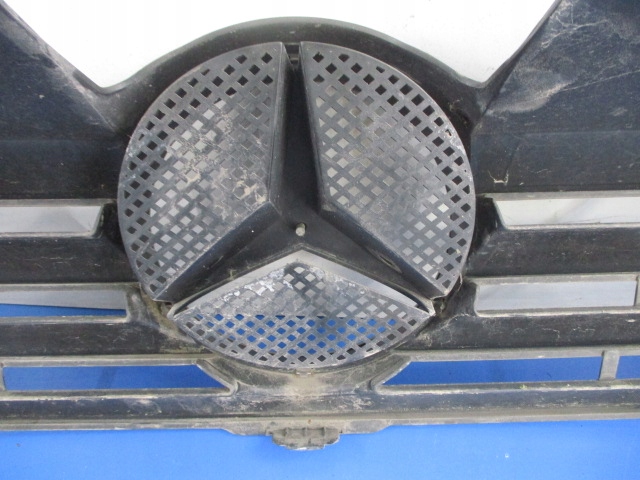 VANEO W414 CALANDRE INSIGNE GRILLE A4148800085