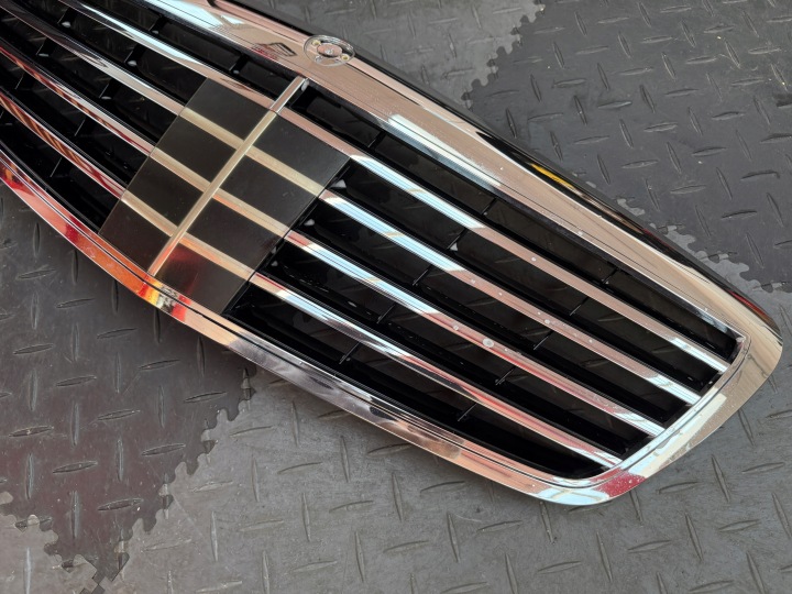 MERCEDES S-KLASA W221 AMG RADAR ORIGINAL GRILLE EN TRÈS BON ÉTAT ÉTAT
