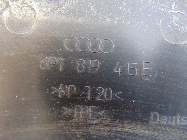 AUDI A3 8P DOUBLURE DE PASSAGE DE ROUE 8P1819415E