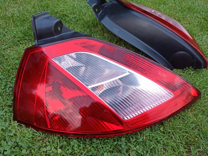 RENAULT MEGANE II 2 BERLINE COMPACTE PHARE GAUCHE DROIT ARRIÈRE 8200073237 8200073236