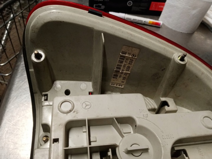 PHARE DROIT ARRIÈRE MERCEDES W202 BERLINE 2028200264