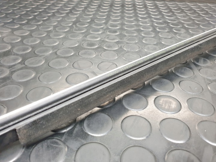 VOLVO XC60 I MOULURE RACLOIR VITRES ARRIÈRE GAUCHE GAUCHE ARRIÈRE CHROME