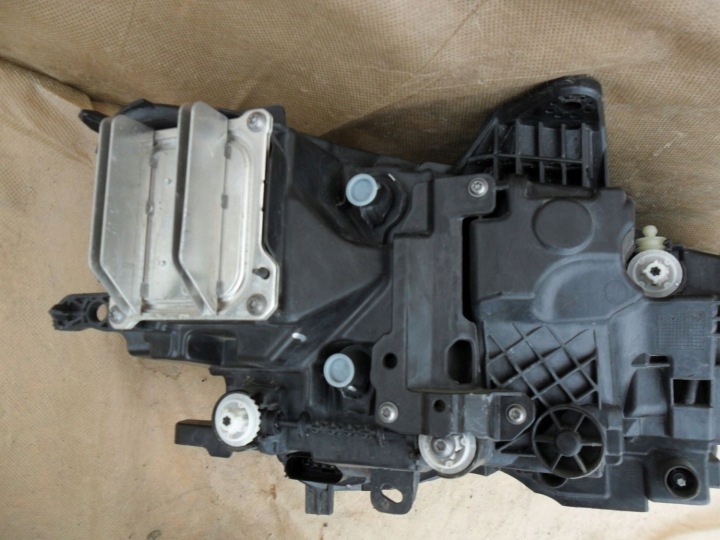 PHARE AVANT GAUCHE VOLVO S60