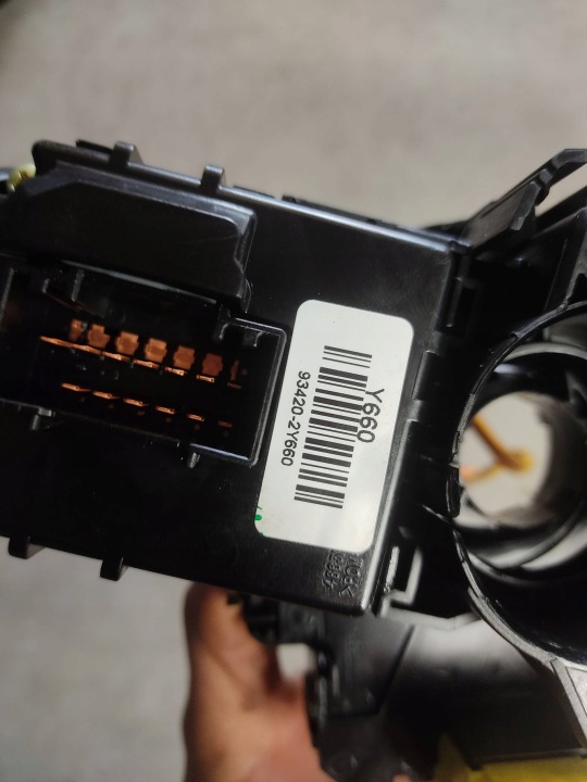 COMMUTATEUR COMPOSITE KIA SPORTAGE 934101M531