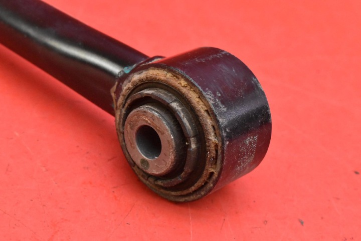 BRAS DE SUSPENSION GAUCHE ARRIÈRE INFÉRIEUR 1288431-99-A TESLA MODÈLE Y 78.4 KWH 514 KM 20-