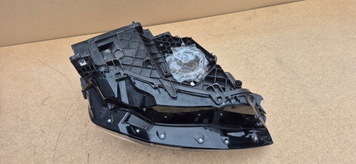 PHARE GAUCHE AVANT AVANT COMPLET LED AUDI Q3 II 83A 18-