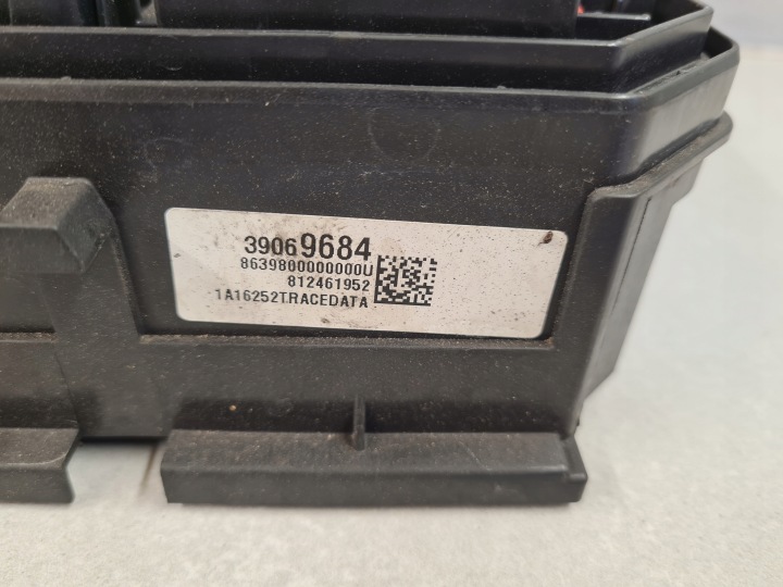 BOÎTE FUSIBLES OPEL ASTRA V K 39069684