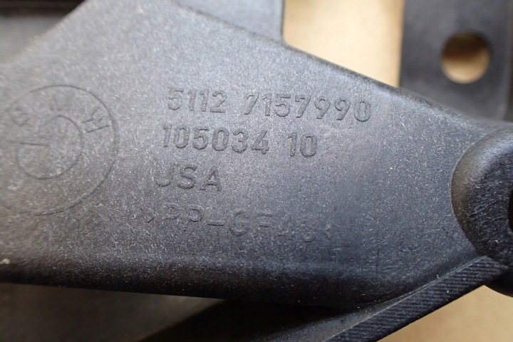 BWM X5 E70 06- GLISSIÈRE SUPPORT GARDE-BOUE DROIT AVANT AVANT 51127157990 OE