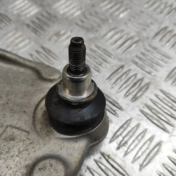 MASERATI GHIBLI QUATTROPORTE BRAS DE SUSPENSION SUPÉRIEUR DROIT 06700041860