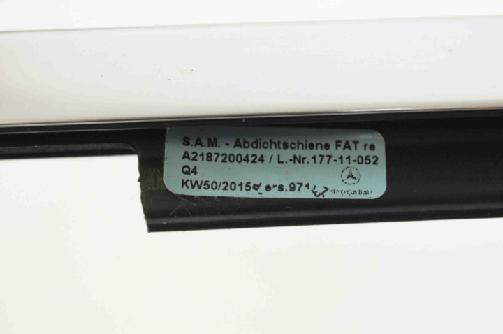 MOULURE RACLOIR DROITS AVANT PORTES MERCEDES-BENZ CLS (C218)