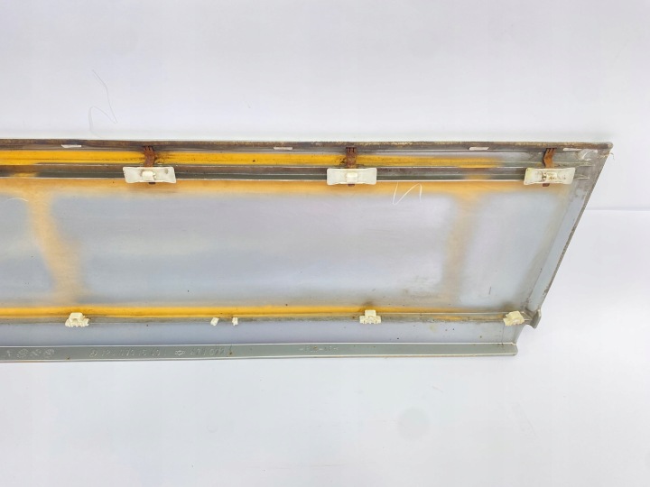 LARGE MOULURE LATÉRALE CHROME PORTES GAUCHE AVANT MERCEDES W124 1246901540
