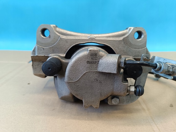 AUDI A4 B9 2024 R AVANT 2,0TFSI 110KW ÉTRIER DE FREIN DE FREIN DROIT AVANT 314X25MM