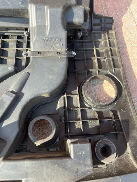 CHÂSSIS FILTRE AIR AUDI A3 8P 1.6 03C129607P