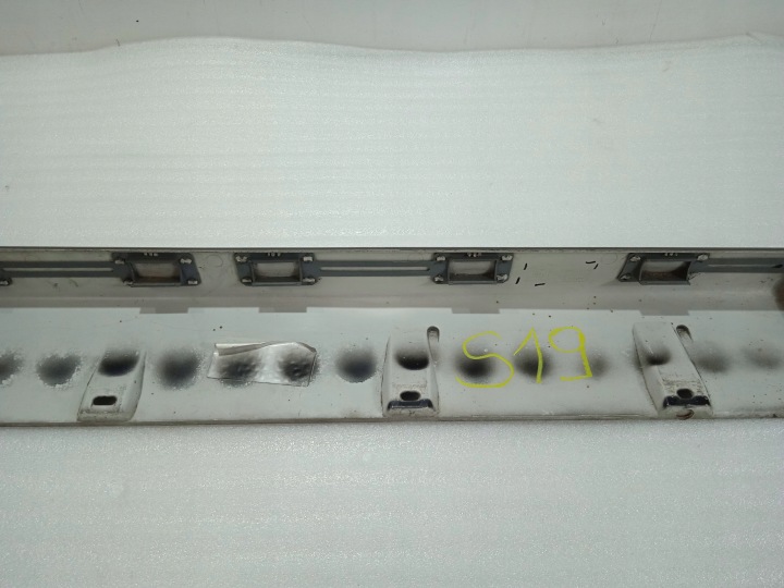 OPEL VECTRA B LIFT MOULURE SEUIL GAUCHE 24410057