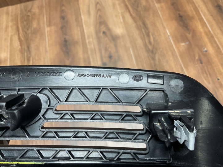 CHÂSSIS TABLEAU DE BORD RANGE ROVER VELAR L560 L8A2-045F65-AAW J8A2-10A894-AAW