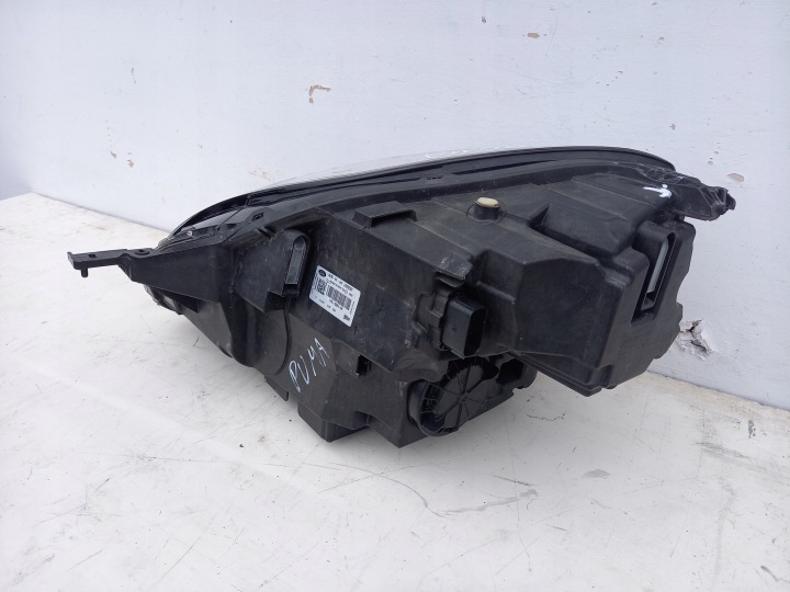 PHARE DROIT AVANT FORD PUMA MK2 L90202381