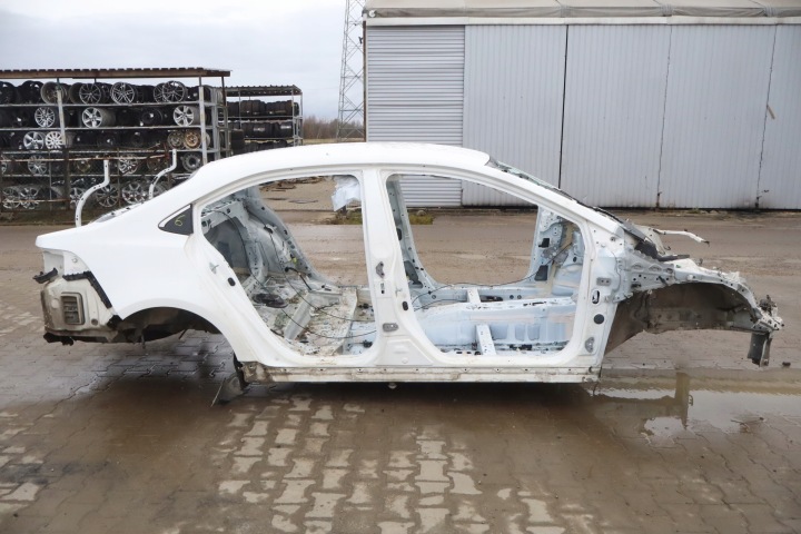 AILE QUART DROIT ARRIÈRE TOYOTA COROLLA E21 040