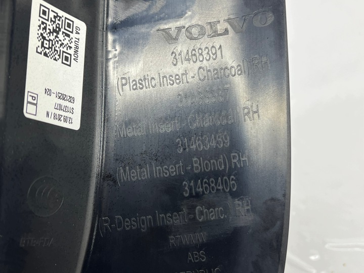 MOULURE REVÊTEMENT SEUIL AVANT AVANT DROITE VOLVO V60 II S60 31468391