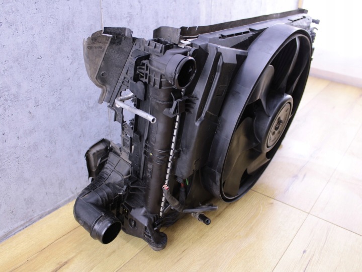 RADIATEUR COMPLÈTE ÉCHANGEUR AIR-AIR MERCEDES-BENZ W204 1.6 CGI 156 KM ORIGINE