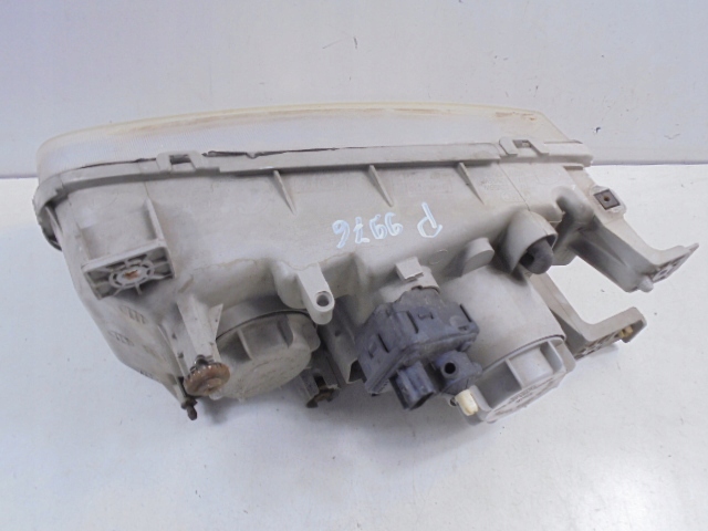 HYUNDAI TRAJET FO PROJECTEUR DROIT 5D