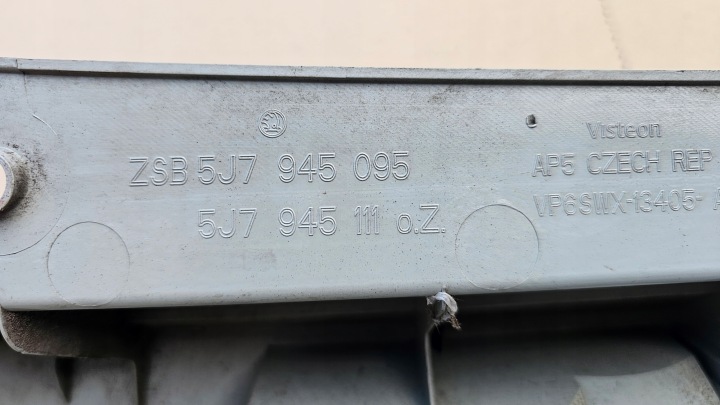 SKODA ROOMSTER PHARE GAUCHE ARRIÈRE 5J7945095 TVA 23%