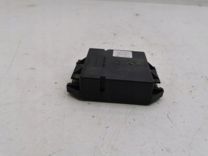 RENAULT LAGUNA I AUTRE CONTRÔLEURS 1998 7700810873