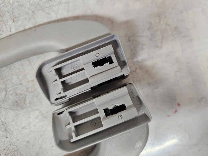 MANIVELLE POIGNÉE PLAFONNIERS DROIT GAUCHE ARRIÈRE AVANT BMW 5 E39 OE 8227593 8235578