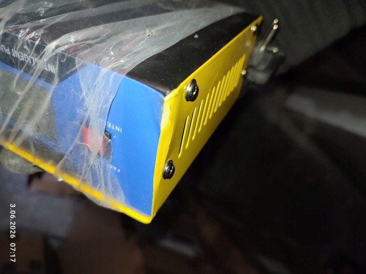 CHARGEUR AKUMULATOROWY MICROPROCESSEUR 6V 24V
