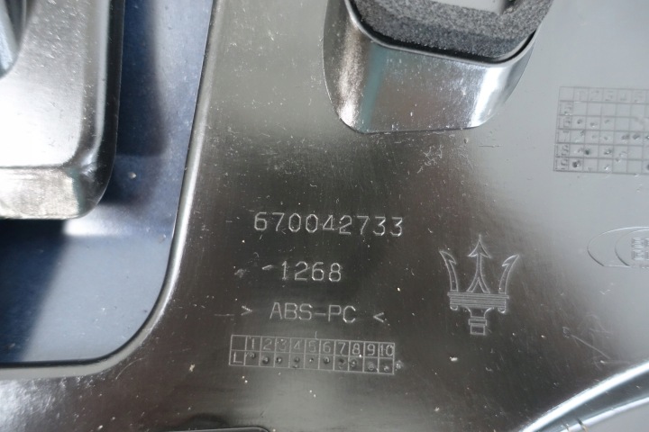 MASERATI LEVANTE MOULURE CACHE COUVERCLES DE COFFRE ARRIÈRE 2016- 670042733