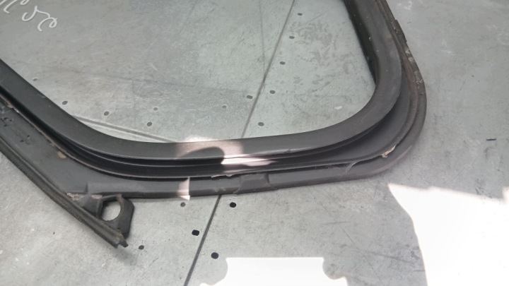 VITRE CARROSSERIE DROITE FORD TRANSIT MK5 03R