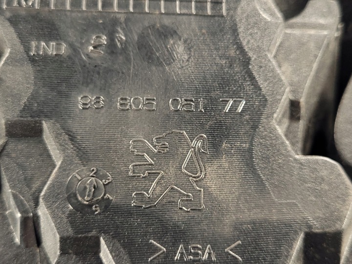 PEUGEOT 308 I LOGO EMBLÈME INSIGNE PARE-CHOCS AVANT AVANT 9680505177