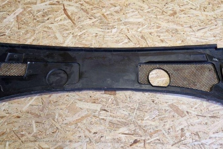 PLASTYK ESSUIE-GLACES AVANT AUDI A6 AVANT (4F5, C6) 4F1819447 2.0L DIESEL
