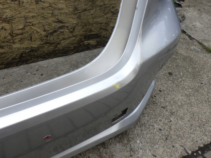 TOYOTA COROLLA E21 BERLINE 18- PARE-CHOCS ARRIÈRE