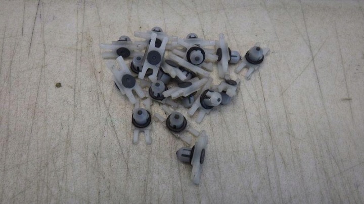 MOULURE TOITS TOITS GAUCHE MERCEDES W212 LIFT BERLINE A2126901580