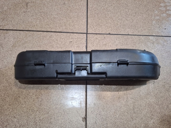 BOÎTE À GANTS SUR CLÉS CRIC OREILLE HOLOWNI AUDI A4 B6