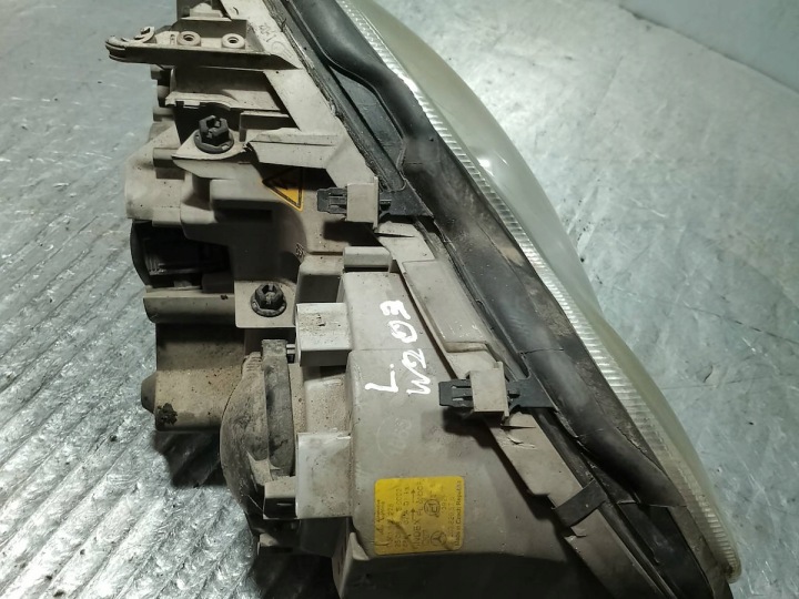 PHARE AVANT GAUCHE XÉNON MERCEDES-BENZ W203 A2038263761 0301166275 2.7 CDI