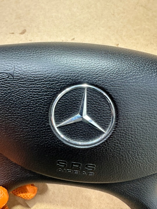COUSSIN SÉCURITÉ CAOUTCHOUC AIRBAG CONDUCTEUR MERCEDES SL R230, W230 SA